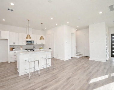 7703 Inwood Grove Lane - Photo Thumbnail 12