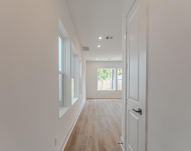 7703 Inwood Grove Lane - Photo Thumbnail 8