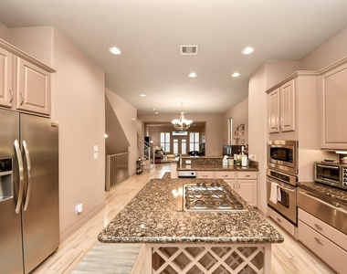 5217 Lillian Street - Photo Thumbnail 3