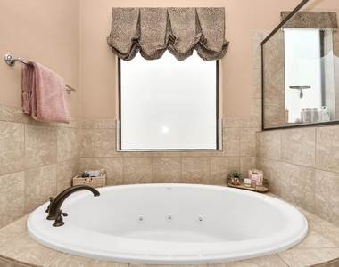 5217 Lillian Street - Photo Thumbnail 10