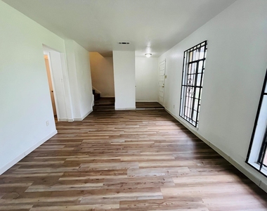 6981 Chasewood Drive - Photo Thumbnail 4
