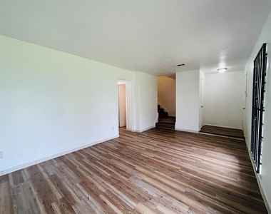 6981 Chasewood Drive - Photo Thumbnail 5