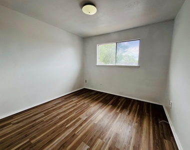 6981 Chasewood Drive - Photo Thumbnail 7