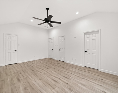 5252 Pinewood Terrace - Photo Thumbnail 43