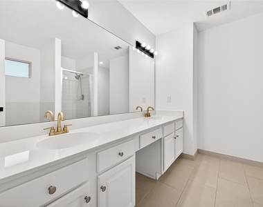 5252 Pinewood Terrace - Photo Thumbnail 37