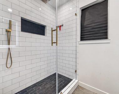 5252 Pinewood Terrace - Photo Thumbnail 31