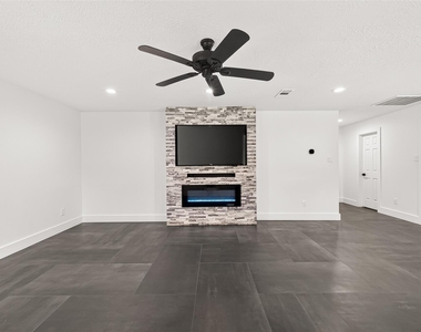 5252 Pinewood Terrace - Photo Thumbnail 21