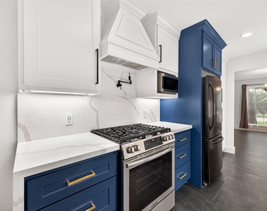 5252 Pinewood Terrace - Photo Thumbnail 12