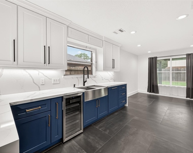 5252 Pinewood Terrace - Photo Thumbnail 10