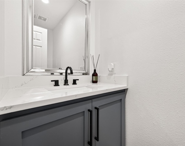 5252 Pinewood Terrace - Photo Thumbnail 25