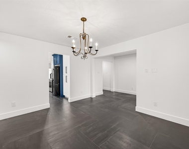5252 Pinewood Terrace - Photo Thumbnail 8