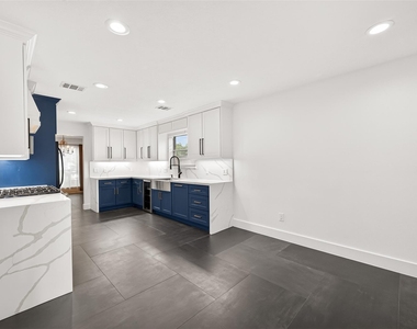 5252 Pinewood Terrace - Photo Thumbnail 16