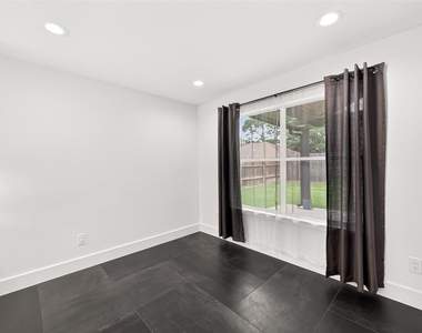 5252 Pinewood Terrace - Photo Thumbnail 17