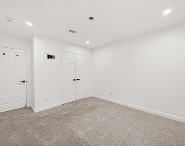 5252 Pinewood Terrace - Photo Thumbnail 29