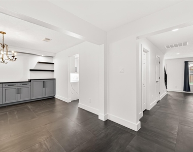5252 Pinewood Terrace - Photo Thumbnail 5