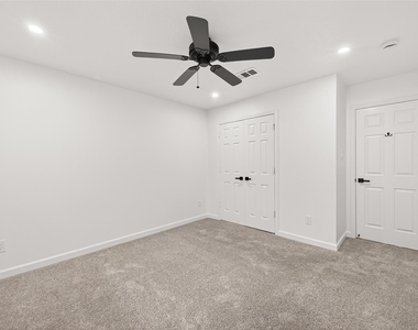 5252 Pinewood Terrace - Photo Thumbnail 27