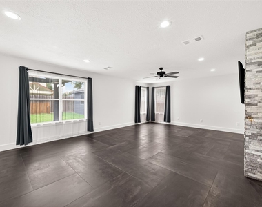5252 Pinewood Terrace - Photo Thumbnail 20