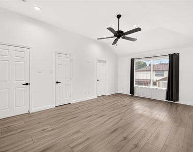 5252 Pinewood Terrace - Photo Thumbnail 42