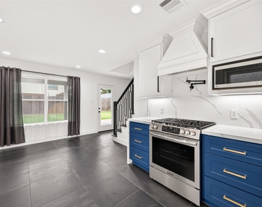 5252 Pinewood Terrace - Photo Thumbnail 11