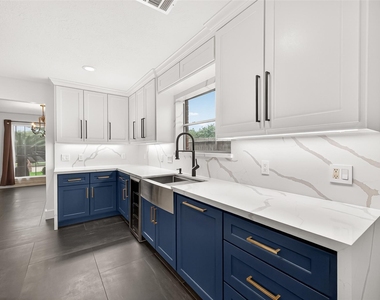 5252 Pinewood Terrace - Photo Thumbnail 14
