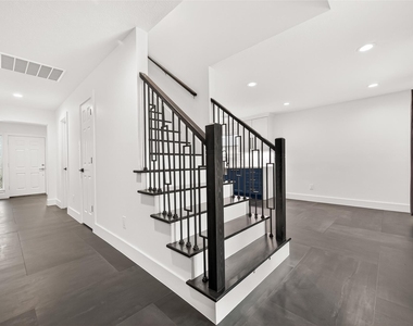 5252 Pinewood Terrace - Photo Thumbnail 24