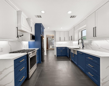 5252 Pinewood Terrace - Photo Thumbnail 13