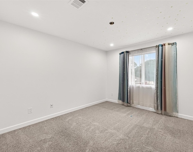 5252 Pinewood Terrace - Photo Thumbnail 28