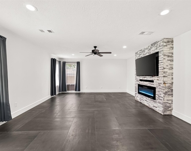 5252 Pinewood Terrace - Photo Thumbnail 19