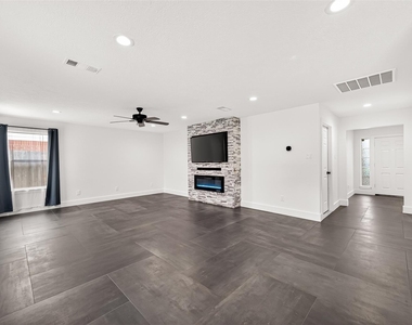 5252 Pinewood Terrace - Photo Thumbnail 18
