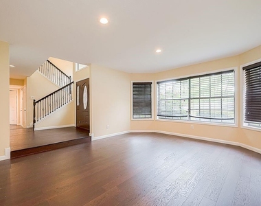 2039 Shorewood Lane - Photo Thumbnail 8