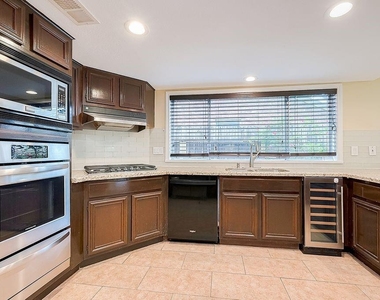2039 Shorewood Lane - Photo Thumbnail 21