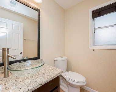 2039 Shorewood Lane - Photo Thumbnail 23