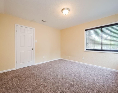 2039 Shorewood Lane - Photo Thumbnail 29
