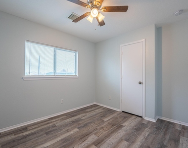 6247 Elton Knolls Street - Photo Thumbnail 18