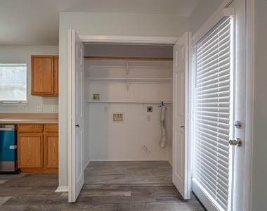 6247 Elton Knolls Street - Photo Thumbnail 9