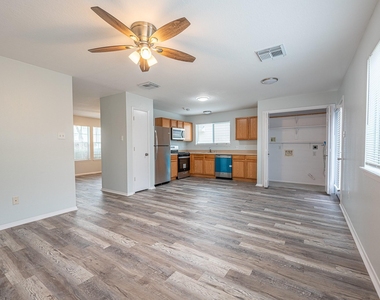 6247 Elton Knolls Street - Photo Thumbnail 6