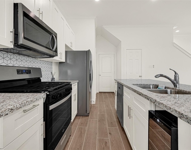 6405 Leopold Star Lane - Photo Thumbnail 8