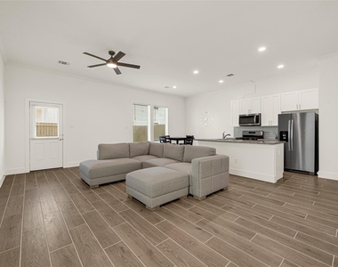 6405 Leopold Star Lane - Photo Thumbnail 4