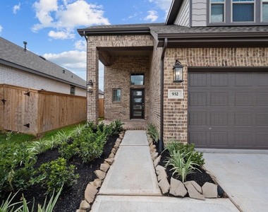 932 Malibu Shore Lane - Photo Thumbnail 2