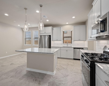932 Malibu Shore Lane - Photo Thumbnail 8