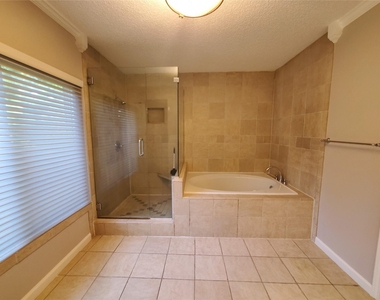 3323 Green Fields Drive - Photo Thumbnail 10
