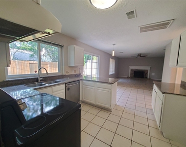 3323 Green Fields Drive - Photo Thumbnail 7