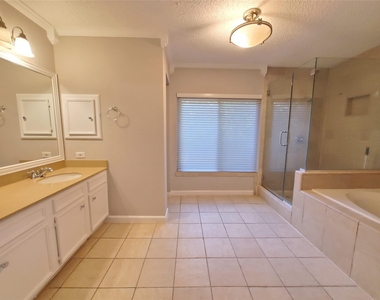 3323 Green Fields Drive - Photo Thumbnail 11