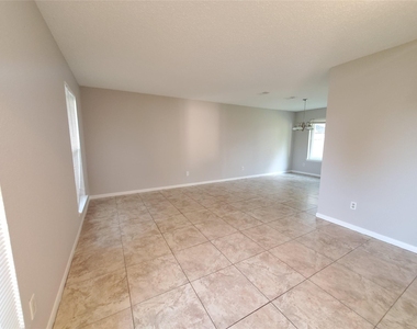 3323 Green Fields Drive - Photo Thumbnail 4