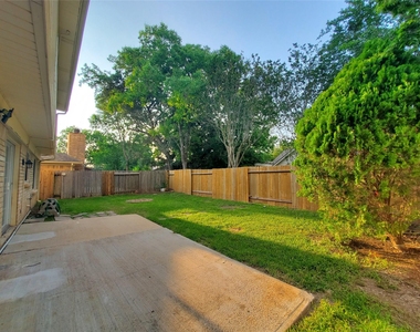 3323 Green Fields Drive - Photo Thumbnail 18
