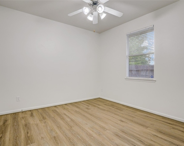 7406 Sabinal Creek Drive - Photo Thumbnail 11