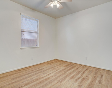 7406 Sabinal Creek Drive - Photo Thumbnail 10