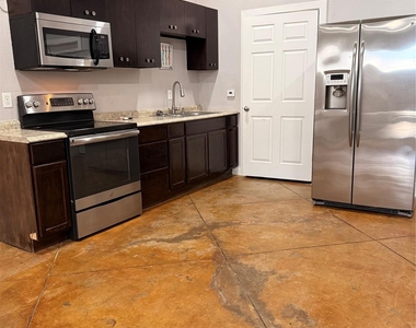 3208 Jackson Street - Photo Thumbnail 3