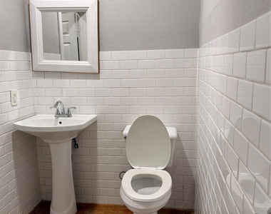 3208 Jackson Street - Photo Thumbnail 2