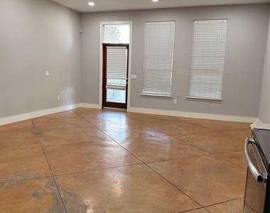 3208 Jackson Street - Photo Thumbnail 6